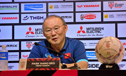 Huấn luyện viên Park Hang Seo có thể làm bóng đá trẻ ở Việt Nam